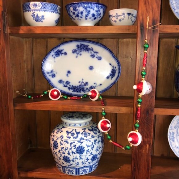 Pottery Barn Santa Garland - Picture 1 of 2